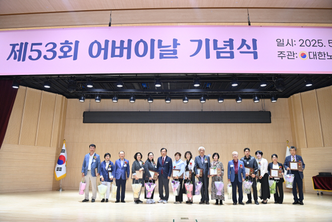 (사진2)하남시, 제53회 어버이날 행사 개최… “어르신께 존경과 감사를”