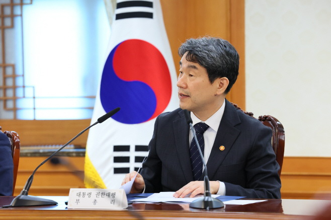 이주호 권한대행, 국무위원 간담회<YONHAP NO-5077>