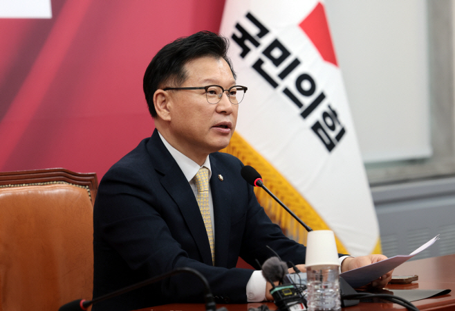긴급 기자회견 하는 이양수 사무총장<YONHAP NO-5294>
