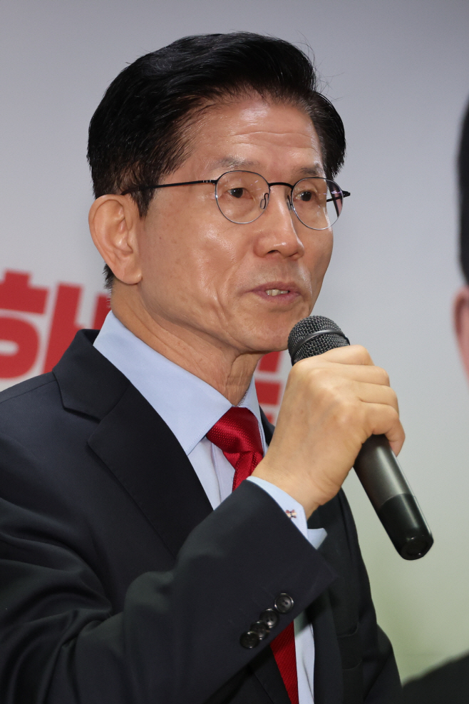 후보 교체 입장 밝히는 김문수 후보<YONHAP NO-2400>