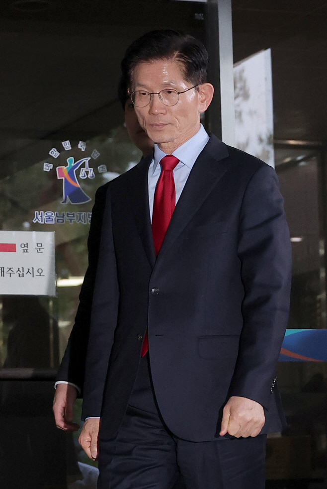 남부지법 나서는 김문수 후보<YONHAP NO-3837>
