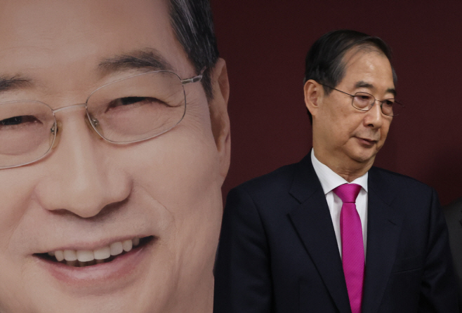 기자회견 마친 한덕수 후보
