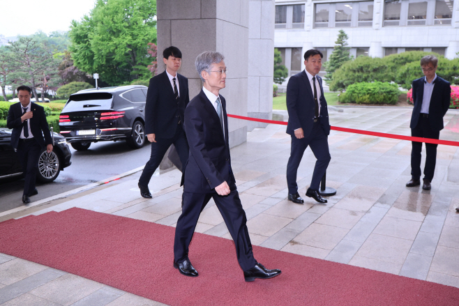 조희대 대법원장 출근길<YONHAP NO-4335>
