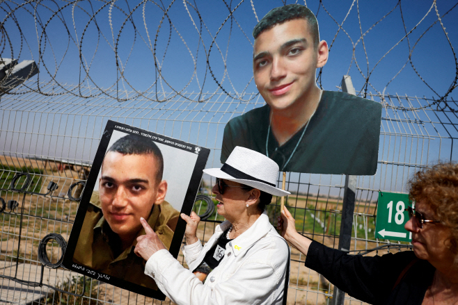 ISRAEL-PALESTINIANS/HOSTAGES-SHOUTING
