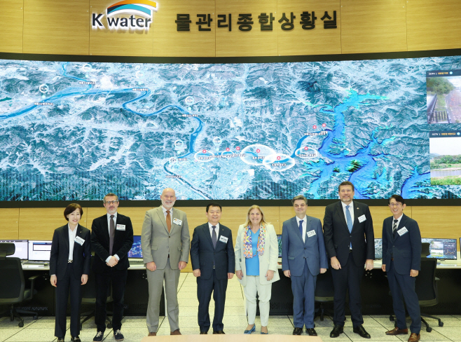 [사진] 1. 대표단, 물종합상황실 견학