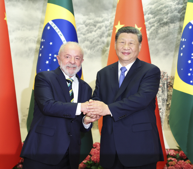 CHINA-BEIJING-XI JINPING-BRAZILIAN ... <YONHAP NO-7381> (XINHUA)