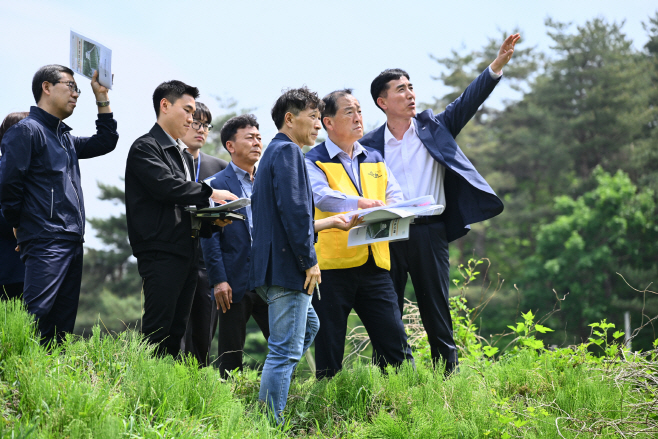 속초시 관계자, 속초중학교 이전부지 방문 합동 점검)(2)