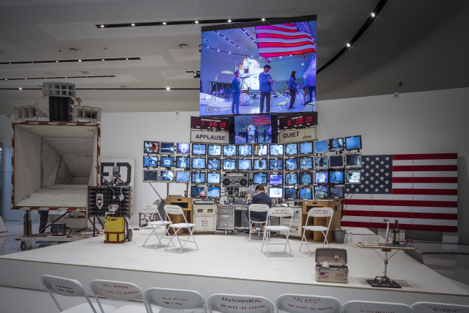 미국 항공우주국(NASA)의 우주비행 관제센터를 재현한 톰 삭스의 작품