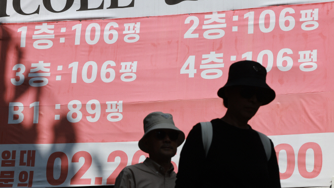 사상 첫 '네 분기 연속 0.1% 이하 성장' 가능성