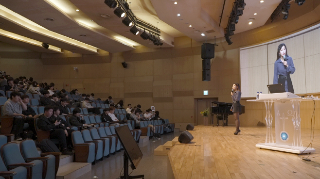 [사진6] SNS 콘텐츠 제작 사례를 주제로 한 실무형 특강