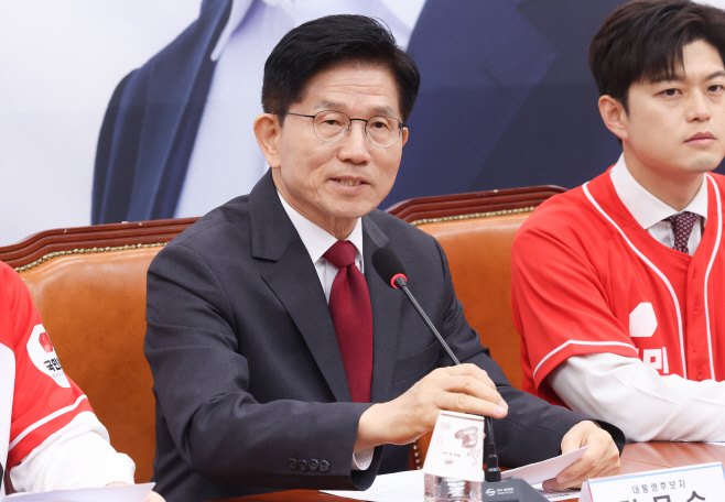 김문수, 중앙선대위 회의 및 임명장 수여식
