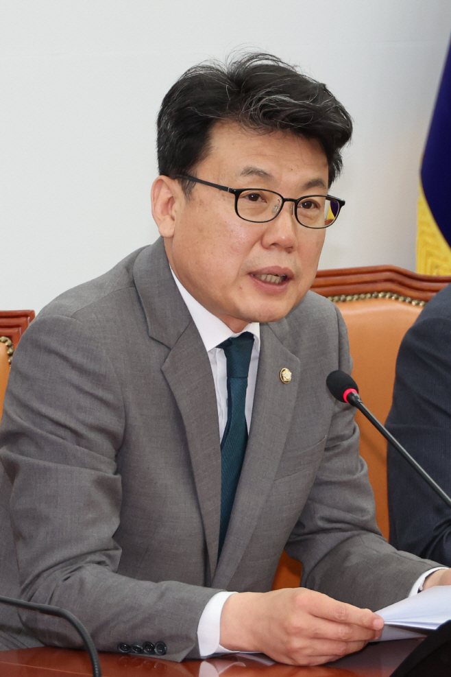 발언하는 진성준 정책위의장