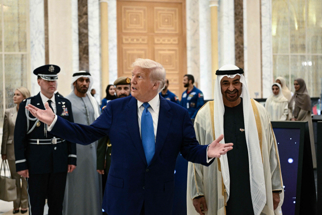 TOPSHOT-UAE-US-DIPLOMACY-SUMMIT <YONHAP NO-1548> (AFP)