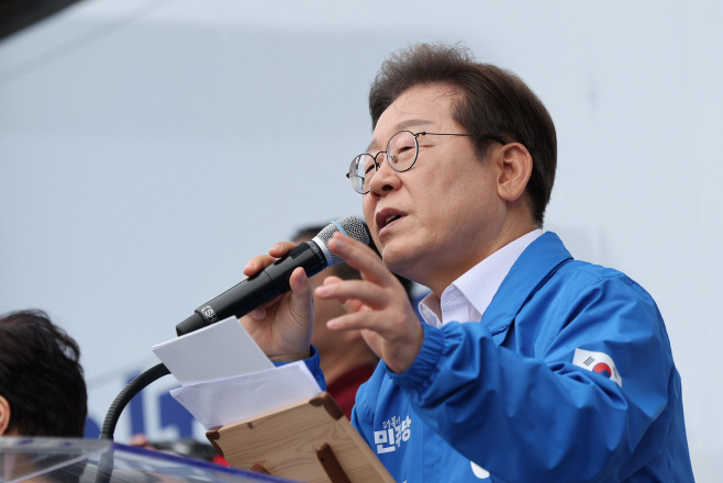 지지 호소하는 이재명 후보<YONHAP NO-4299>