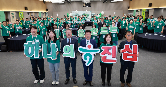 5.16 김민석 고용부 차관, 하나 파워 온 혁신기업 인턴십 행사 참석 (1)