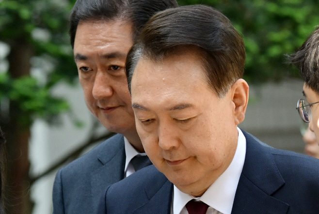 서울중앙지법 출석하는 윤석열 전 대통령<YONHAP NO-2563>