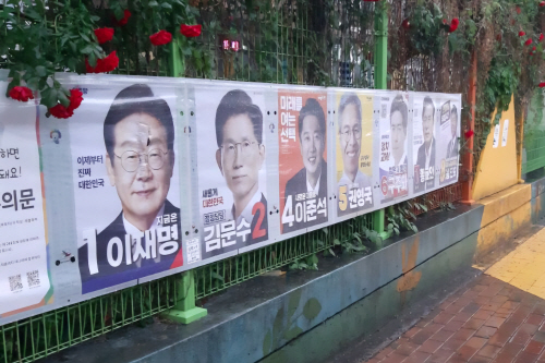 훼손된 대통령선거 후보 벽보<YONHAP NO-4966>