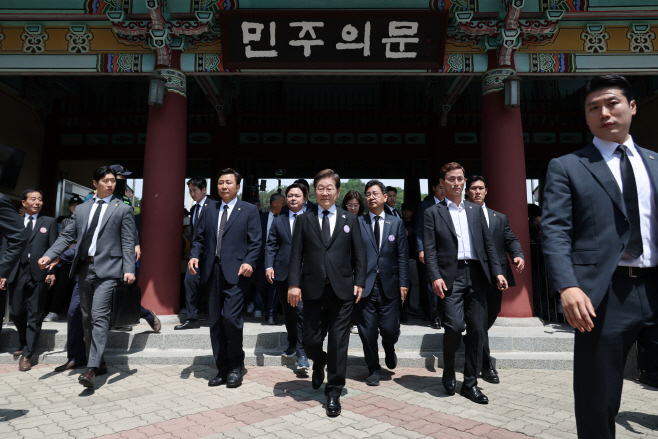 5·18 광주민주화운동 45주년 기념식 참석 마친 ...<YONHAP NO-3914>