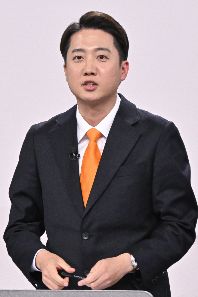 토론회 앞둔 이준석 후보<YONHAP NO-6945>