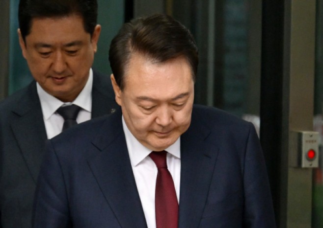법원 나서는 윤석열 전 대통령