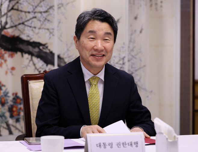 이주호 권한대행, 경제안보전략 간담회<YONHAP NO-3742>