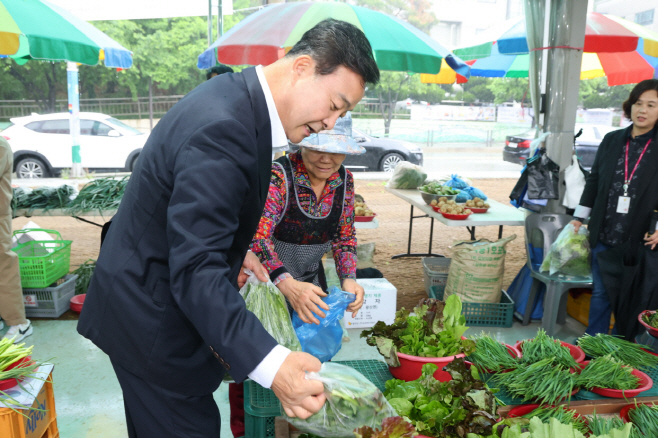 1.(사진)농산물 직거래 장태 행복한 농부마켓(2)