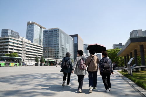 ‘나눠 써요’<YONHAP NO-3635>