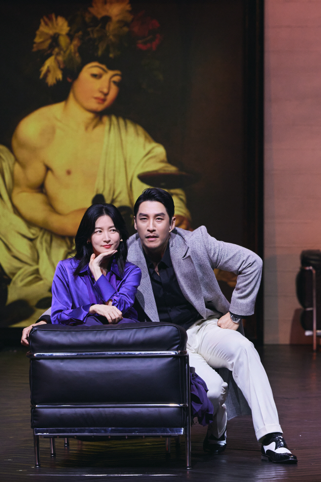 연극 '헤다 가블러' 공연 장면_좌_이영애_우_지현준