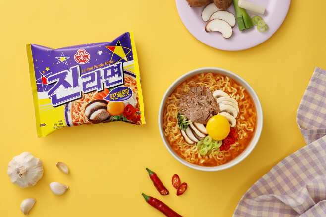오뚜기 진라면 약간매운맛 연출컷1