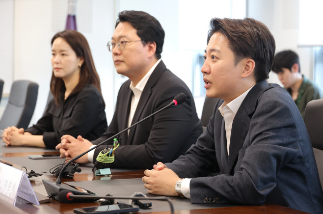 인사말하는 이준석 대선 후보<YONHAP NO-4088>