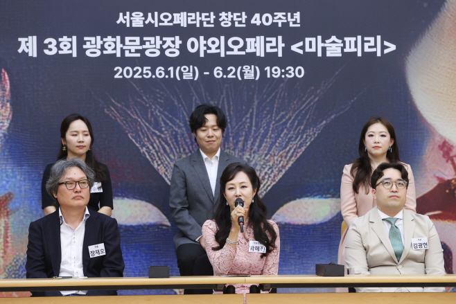 인사말하는 박혜진 예술감독<YONHAP NO-3708>