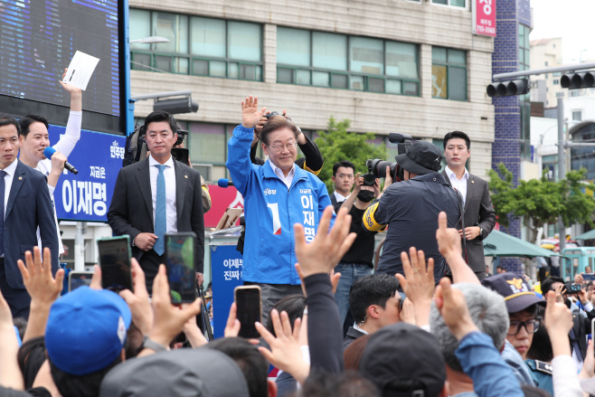 이재명 후보 제주 유세<YONHAP NO-4745>