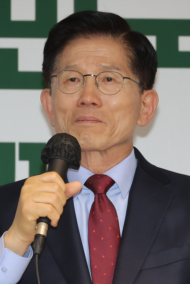 발언 중 울먹이는 김문수 후보<YONHAP NO-5498>