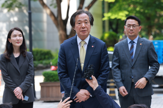 '담배소송' 항소심 최종변론 앞두고 질문에 답하...<YONHAP NO-5647>