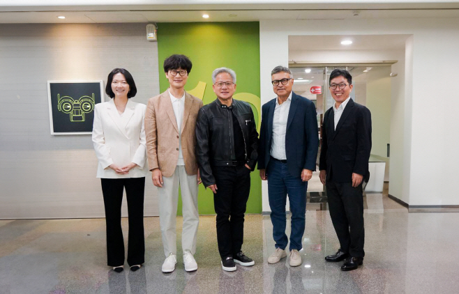[현지사진2] 네이버와 엔비디아 경영진 기념촬영