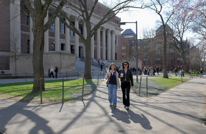 USA-TRUMP/HARVARD
