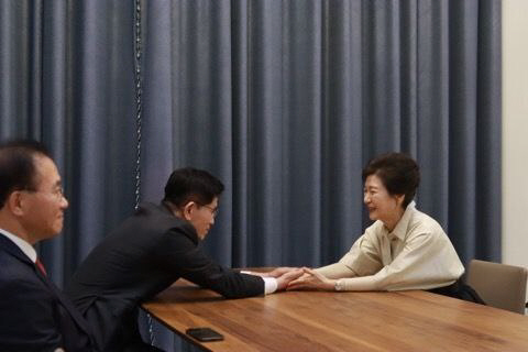 김문수 후보, 박근혜 전 대통령 예방<YONHAP NO-6184>
