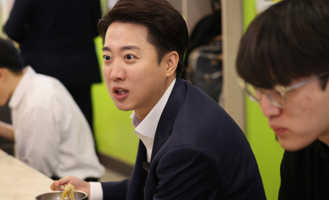 공시생 만난 이준석 후보<YONHAP NO-5333>
