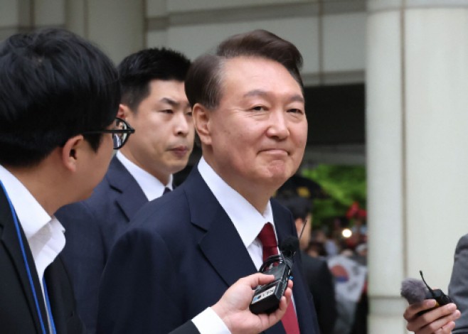 4차 공판 마친 윤석열 전 대통령