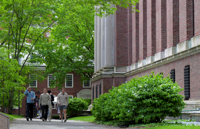 USA-TRUMP/HARVARD