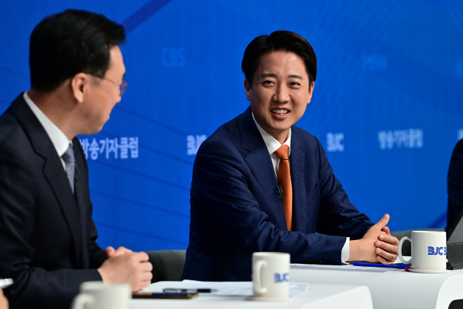 활짝 웃는 개혁신당 이준석 후보<YONHAP NO-3897>