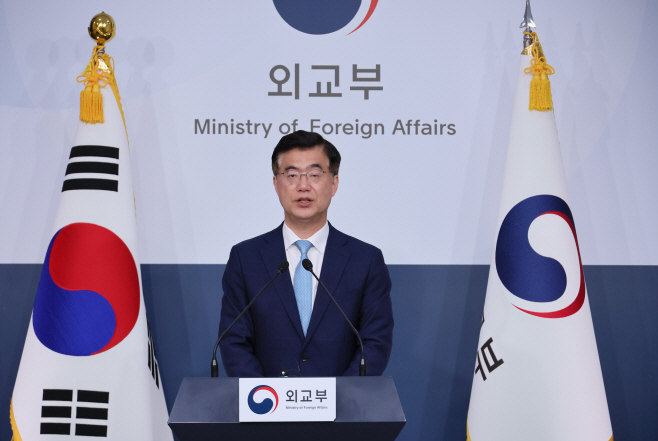 외교부 대변인 정례브리핑<YONHAP NO-5296>