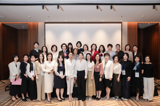부산 여성기업 대표단, 중국 타이저우시 여성기업인 협회와 첫 교류회 - 뉴스 썸네일 이미지