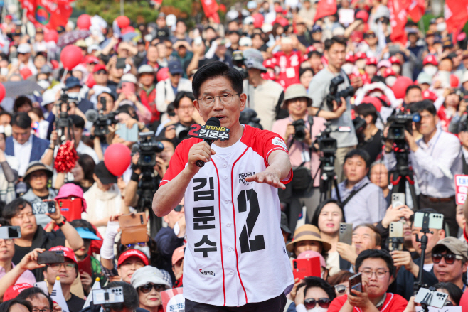 용인서 집중유세하는 김문수 후보<YONHAP NO-5406>