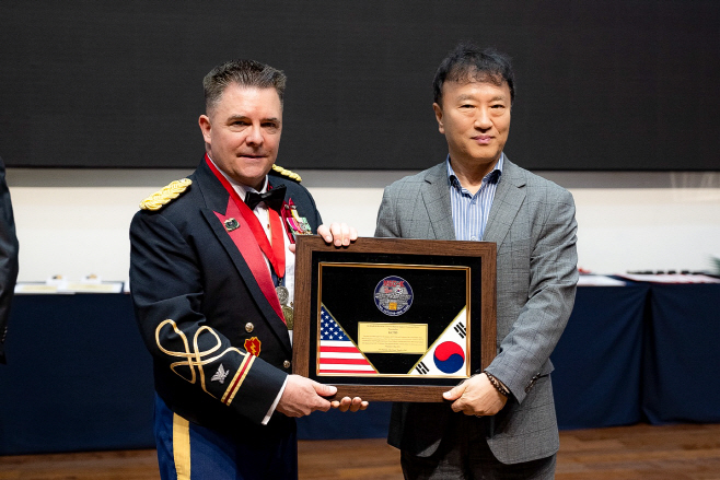 주한미군 감사패 1