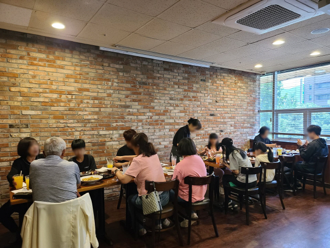 [붙임1] 다이닝브랜즈그룹, 영케어러와 함께하는 ‘아름다운 식탁’으로 사회적 책임 실천 이어가