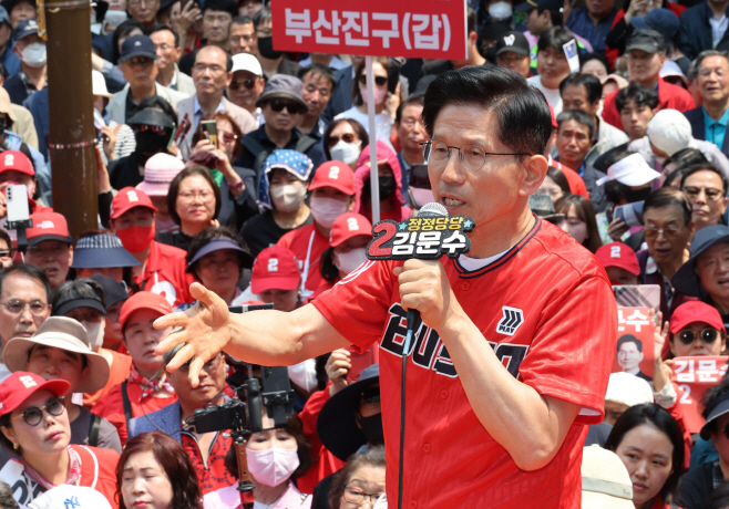 김문수 후보, 부산 서면 집중유세<YONHAP NO-3641>