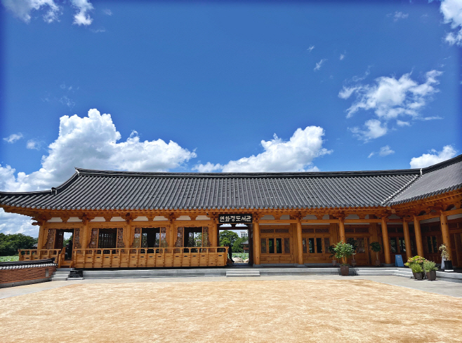 덕진공원 연화정도서관, 여름철 야간 개방 (1)