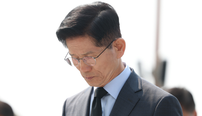 김문수 후보. 3·15민주 묘역 참배<YONHAP NO-2227>
