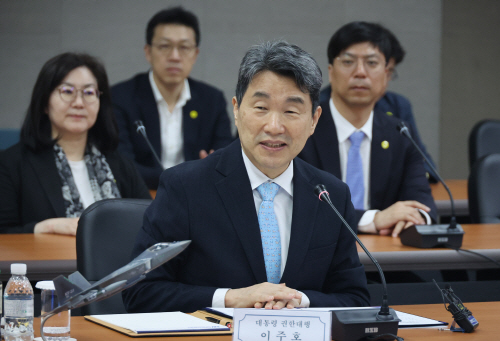 이주호 권한대행, 우주항공산업 간담회 인사말<YONHAP NO-2473>